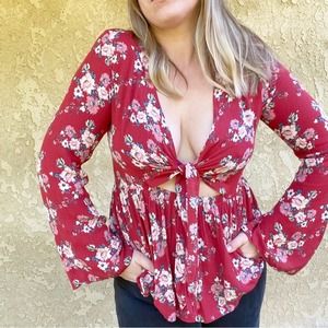 American Eagle AEO red floral cutout tie front bell sleeve boho blouse top Sz M
